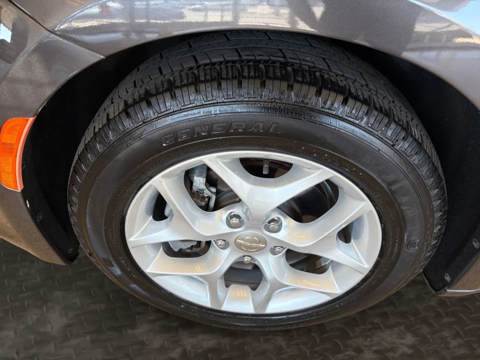 Used 2017 Chrysler Pacifica Touring-L FWD image 36
