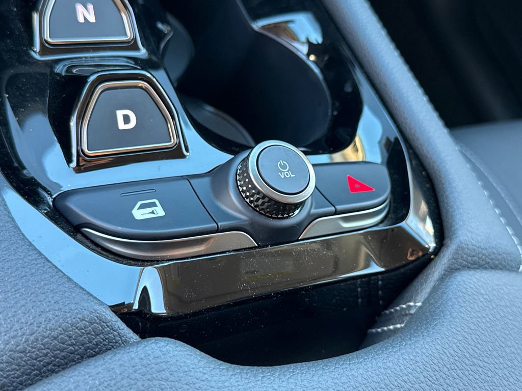 New 2025 VinFast VF 8 Eco AWD/4WD image 31