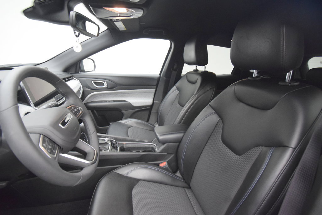 Used 2023 Jeep Compass Latitude w/ Convenience Group AWD/4WD image 23