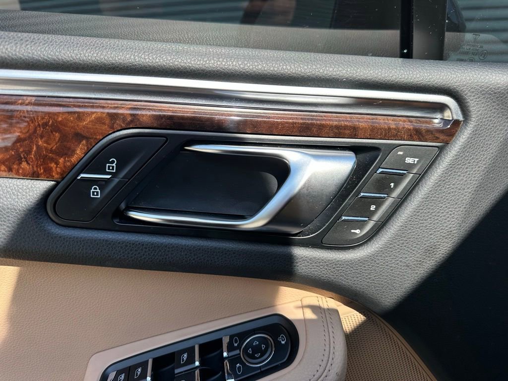 Certified 2024 Porsche Macan image 20