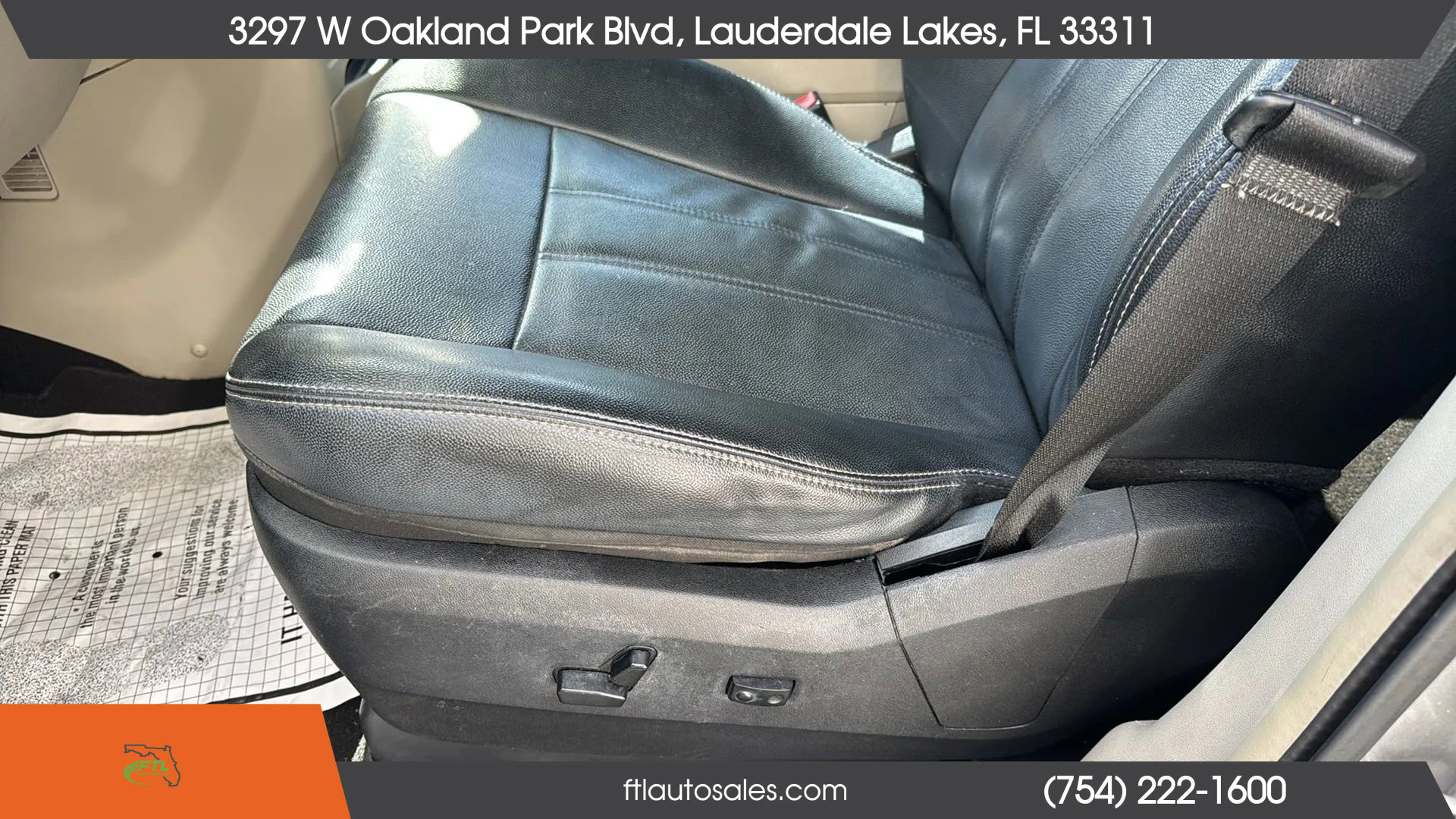 Used 2013 Chrysler Town & Country Touring image 18