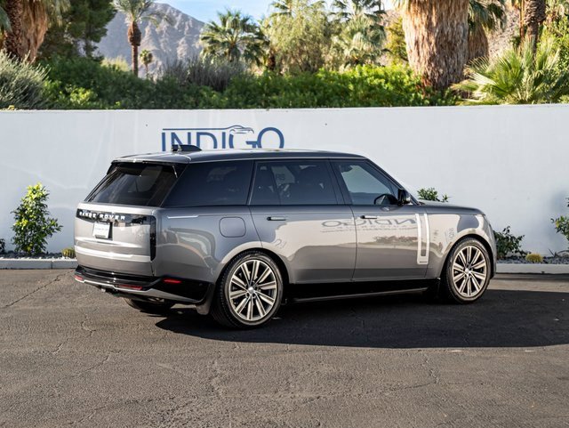Used 2025 Land Rover Range Rover Long Wheelbase Autobiography image 6