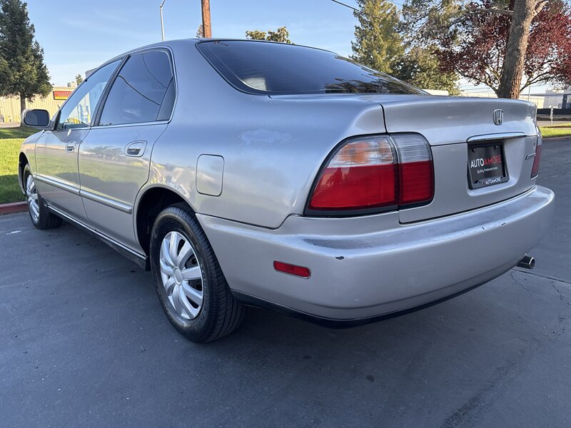 Used 1996 Honda Accord VP image 9