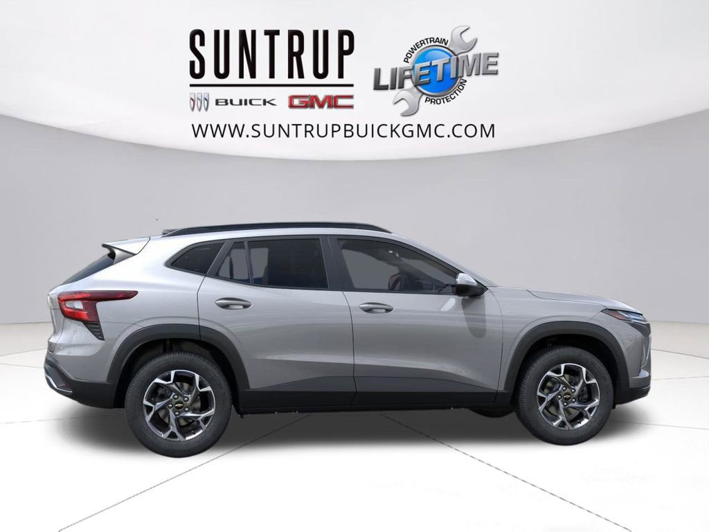 Used 2025 Chevrolet Trax LT w/ LT Convenience Package image 31