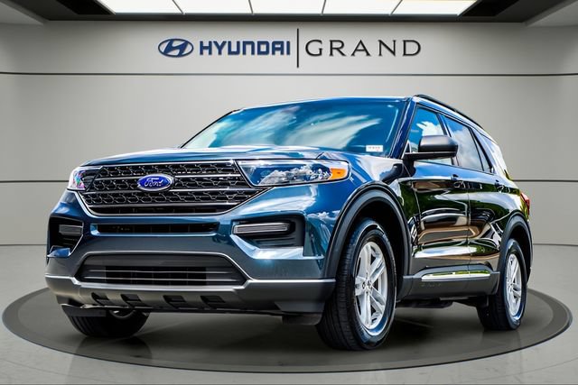 Used 2024 Ford Explorer XLT RWD image 2