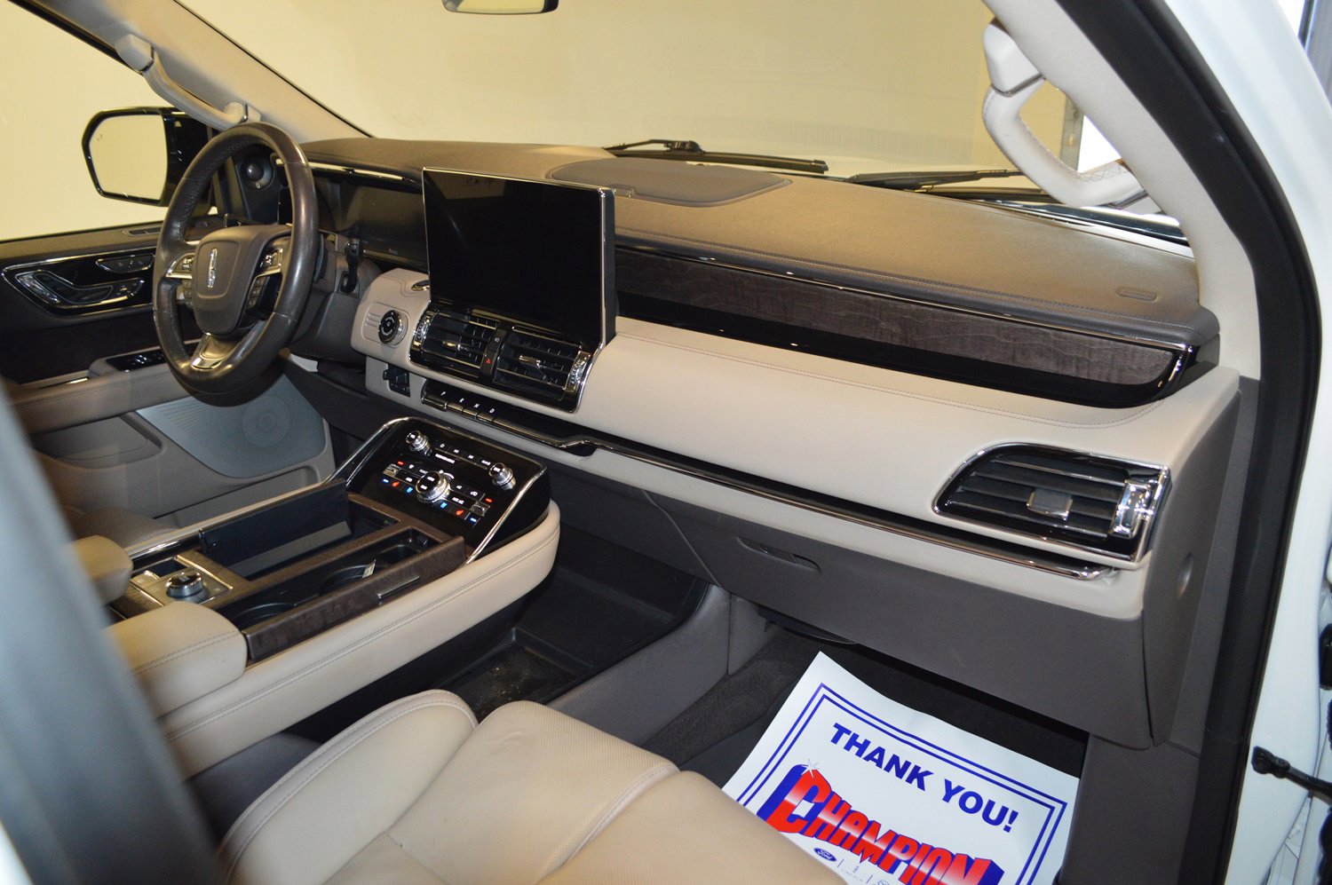 Used 2023 Lincoln Navigator L Reserve image 10