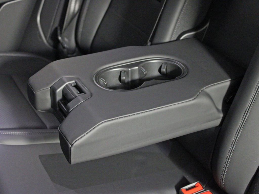 Certified 2025 Porsche Macan 4 Electric image 37