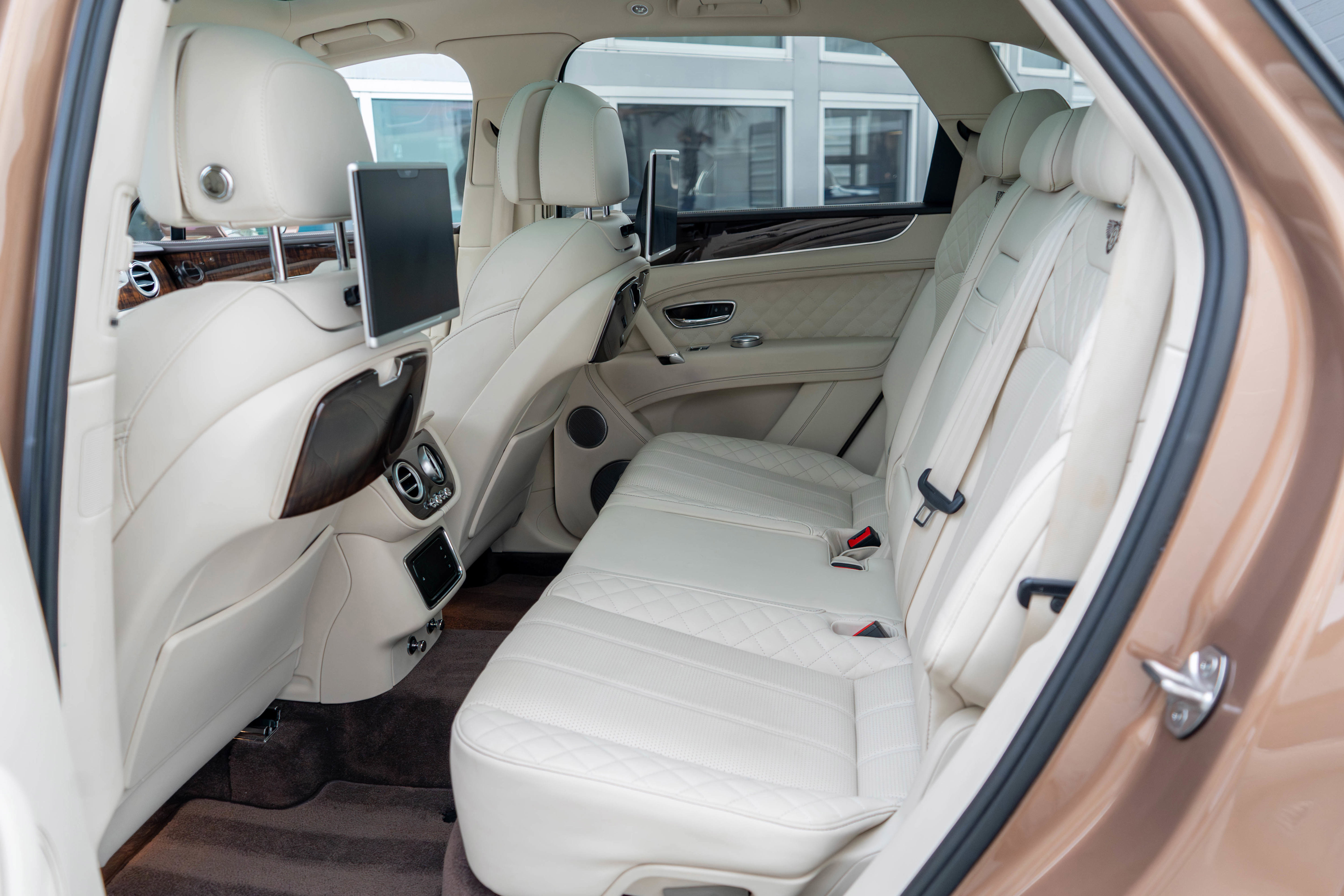 Used 2017 Bentley Bentayga image 28