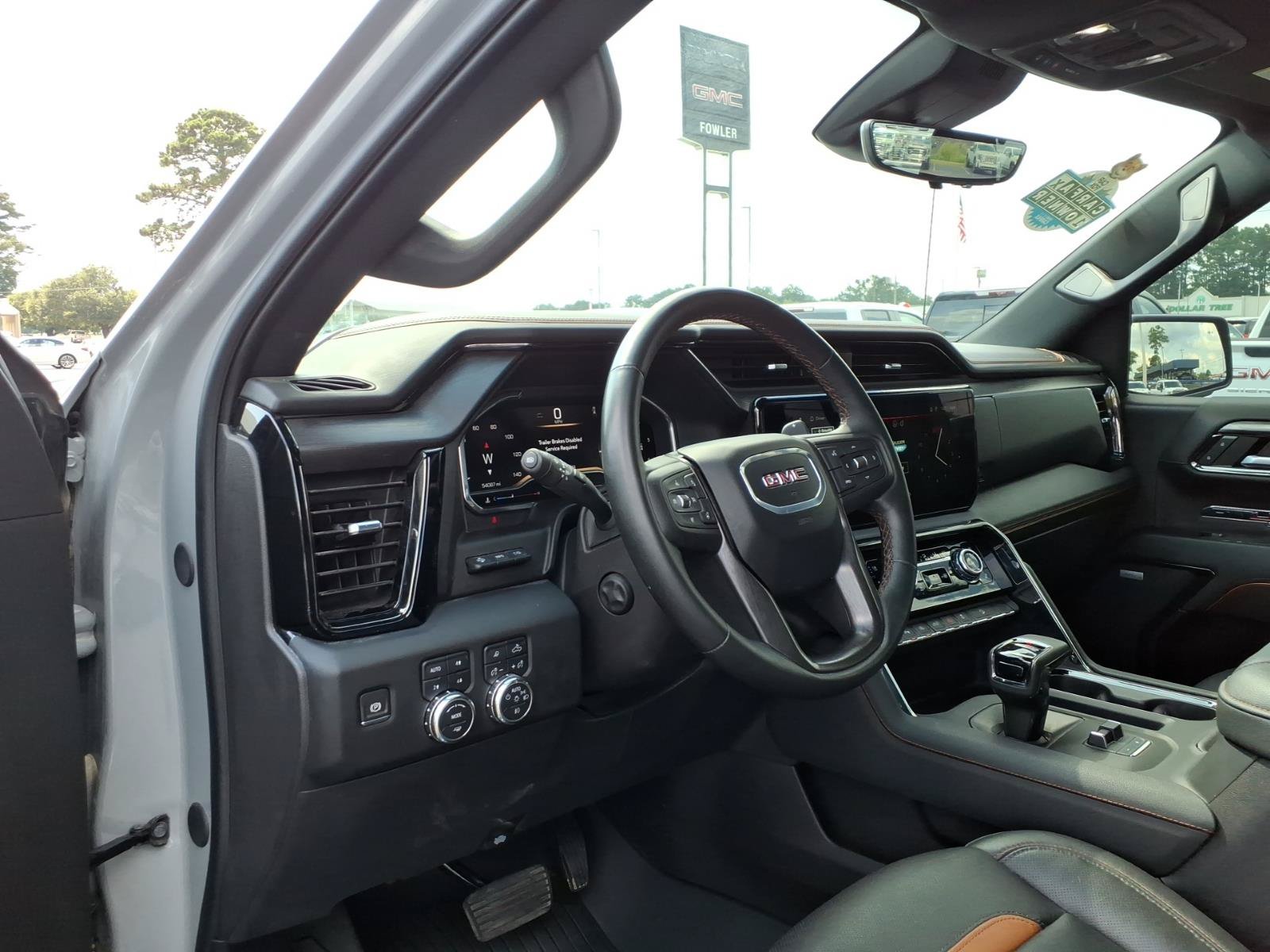 Used 2024 GMC Sierra 1500 AT4 w/ Technology Package AWD/4WD image 8