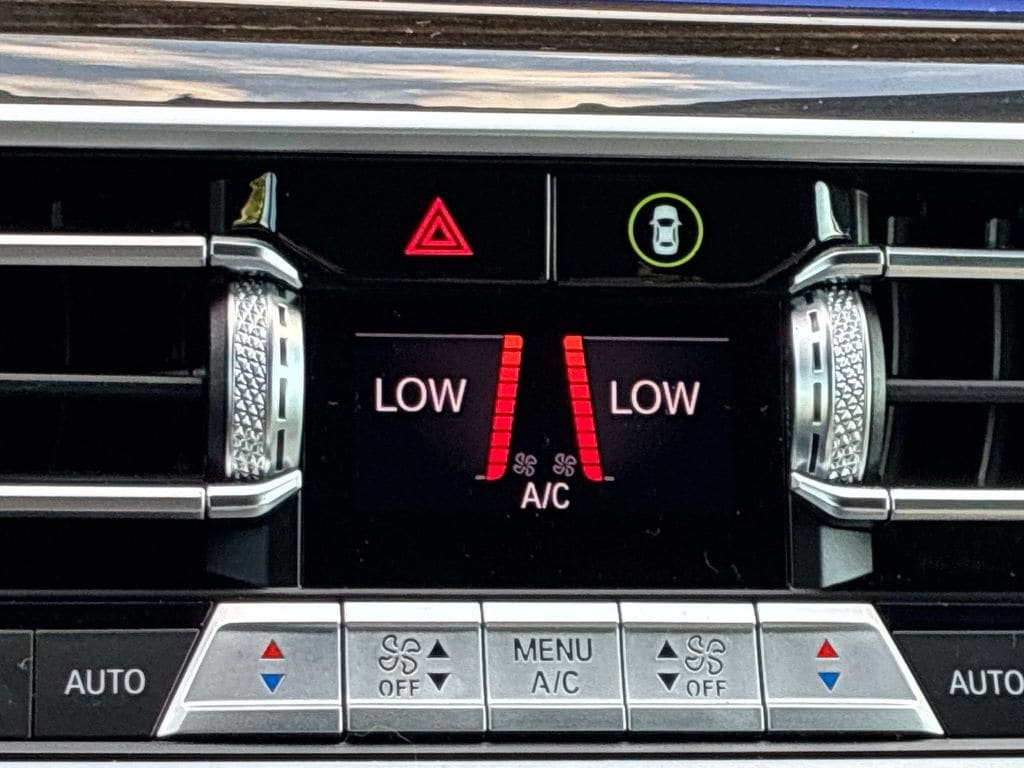 Used 2021 BMW X5 xDrive40i w/ Parking Assistance Package AWD/4WD image 38