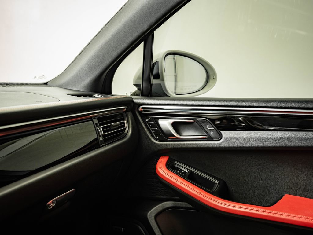 Certified 2021 Porsche Macan S AWD/4WD image 47