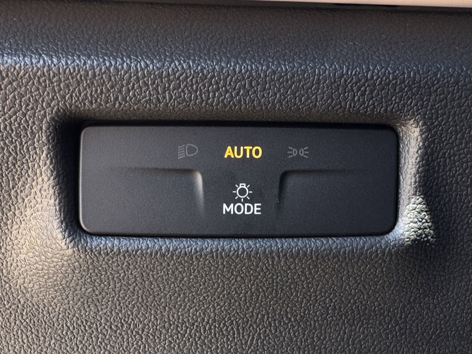 New 2026 Volkswagen Tiguan SE R-Line FWD image 23