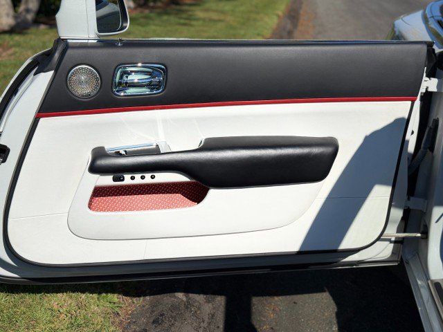 Used 2018 Rolls-Royce Dawn image 19