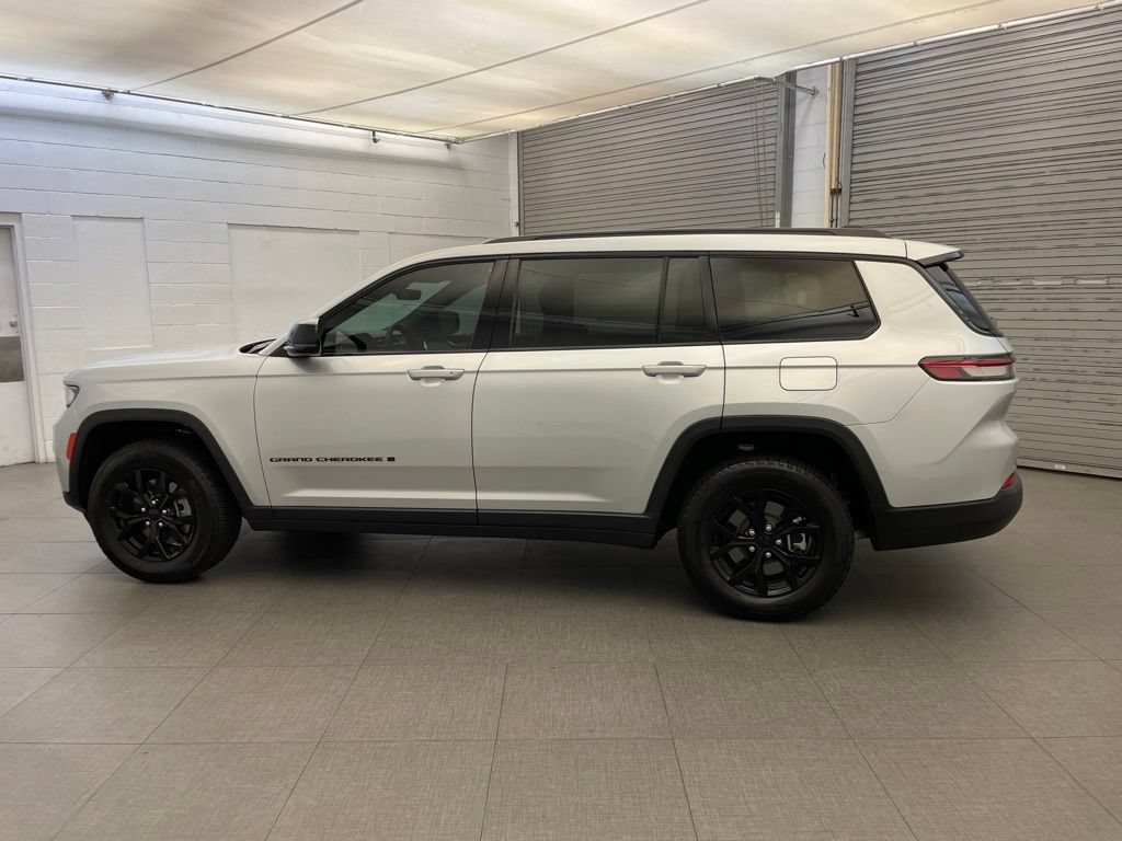 New 2025 Jeep Grand Cherokee L Altitude RWD image 5