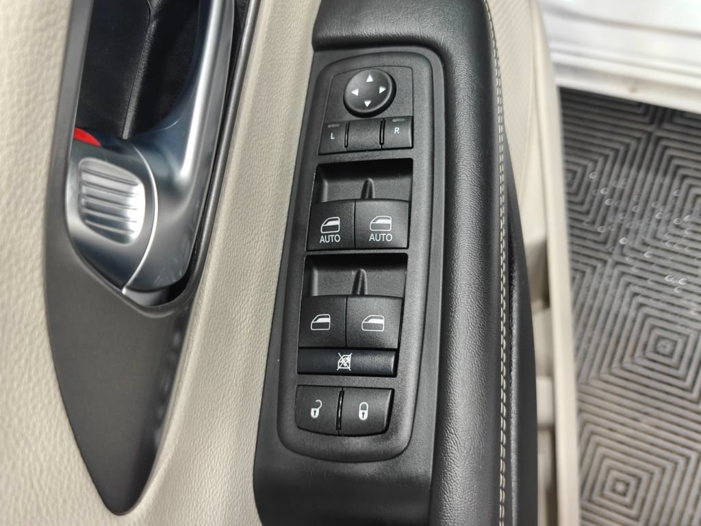 Used 2024 Chrysler Pacifica Touring-L FWD image 56