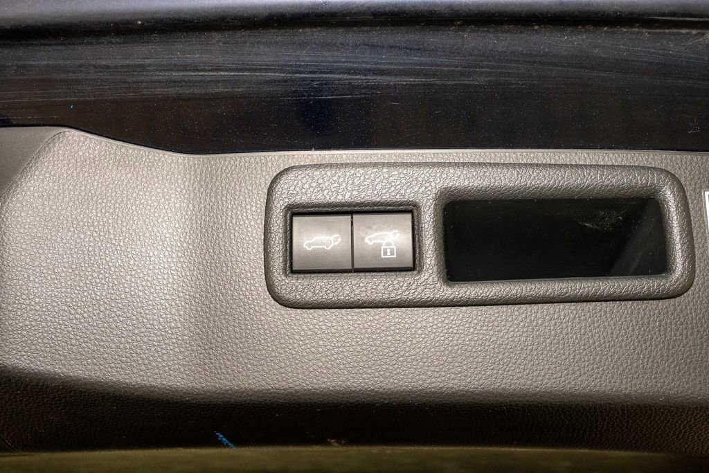 Used 2021 Toyota Venza LE image 7