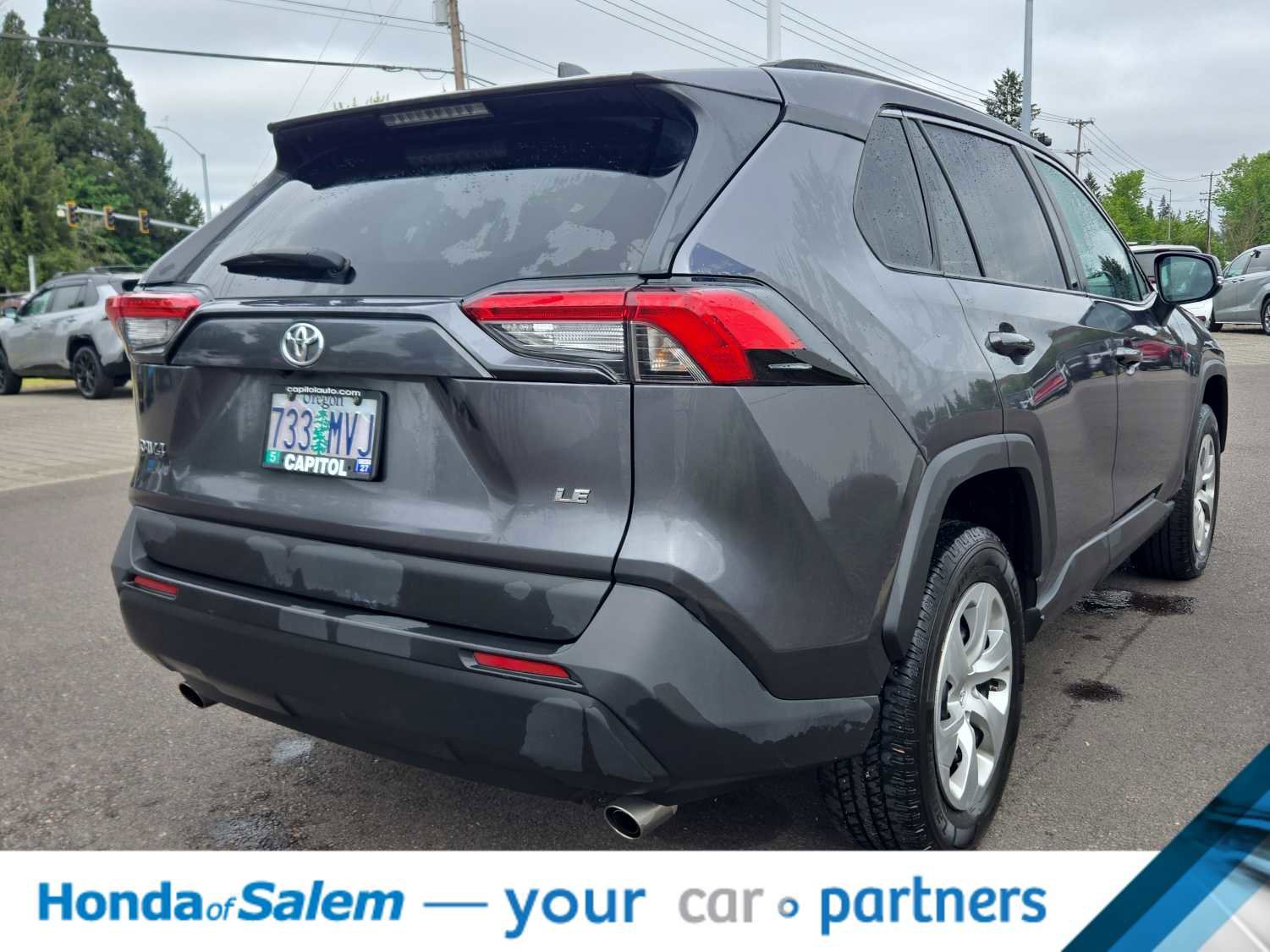 Used 2021 Toyota RAV4 LE FWD image 4