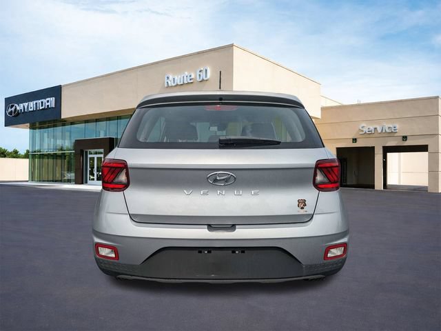 Used 2025 Hyundai Venue SE FWD image 5