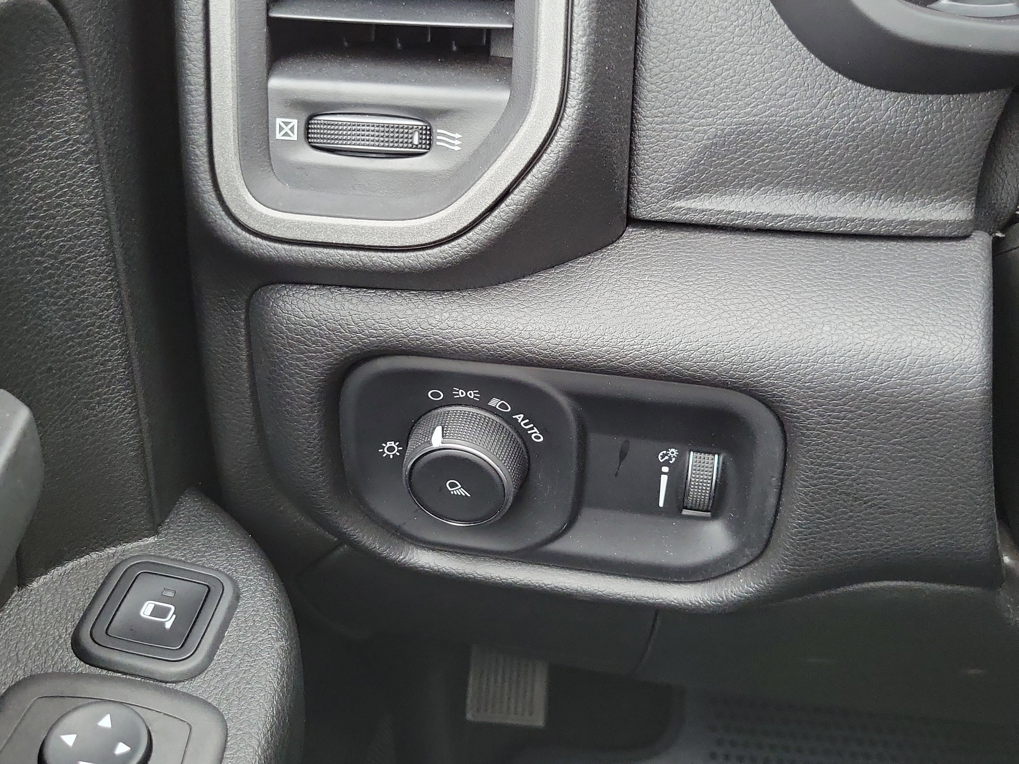 Used 2024 RAM 2500 Tradesman w/ Safety Group image 11