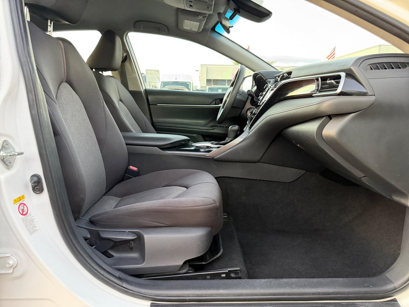 Used 2018 Toyota Camry LE FWD image 16