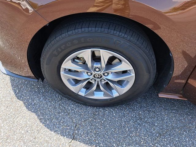 Certified 2022 Toyota Sienna XLE w/ XLE Plus Package FWD image 31