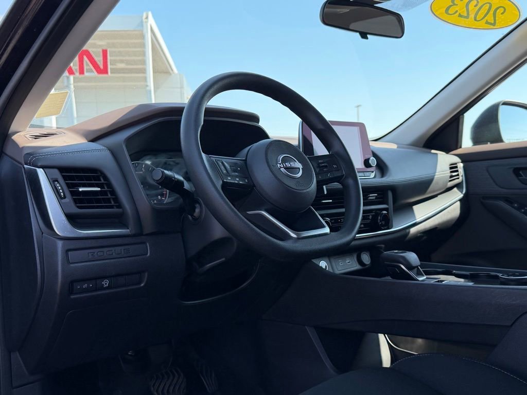 Used 2023 Nissan Rogue S AWD/4WD image 11