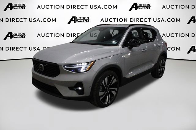 Used 2025 Volvo XC40 B5 Plus image 1