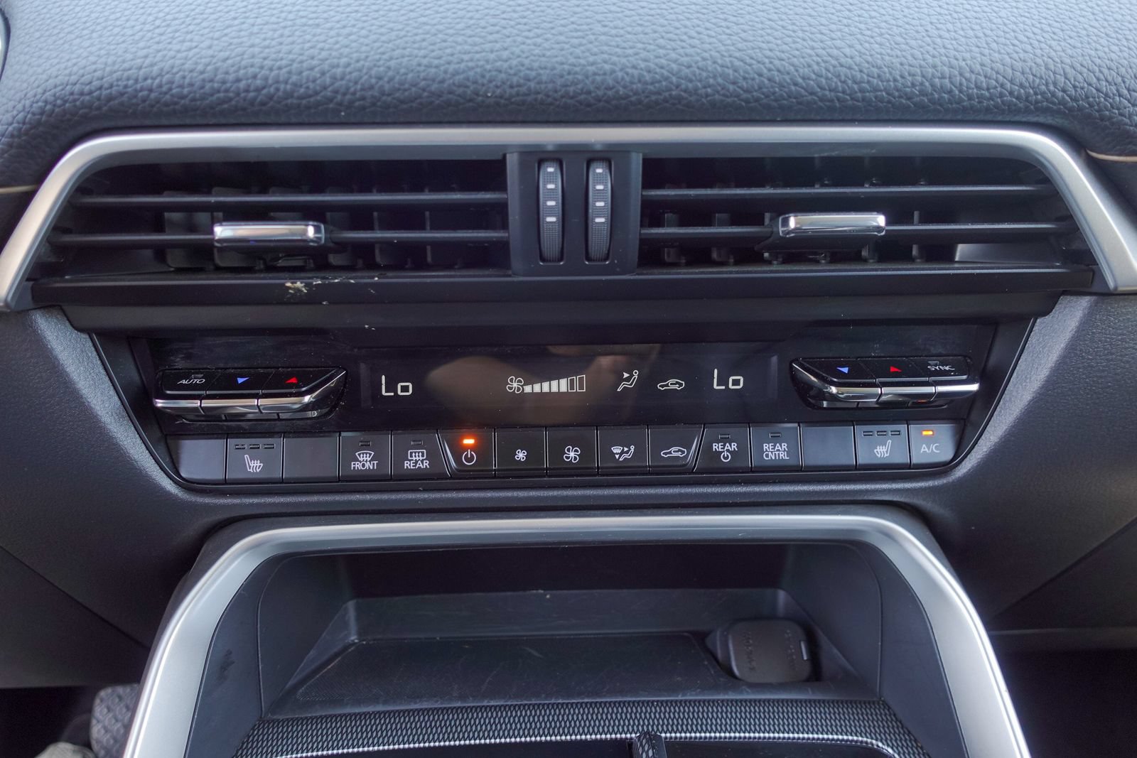 Used 2024 MAZDA CX-90 Plug-In Hybrid w/ Preferred AWD/4WD image 24