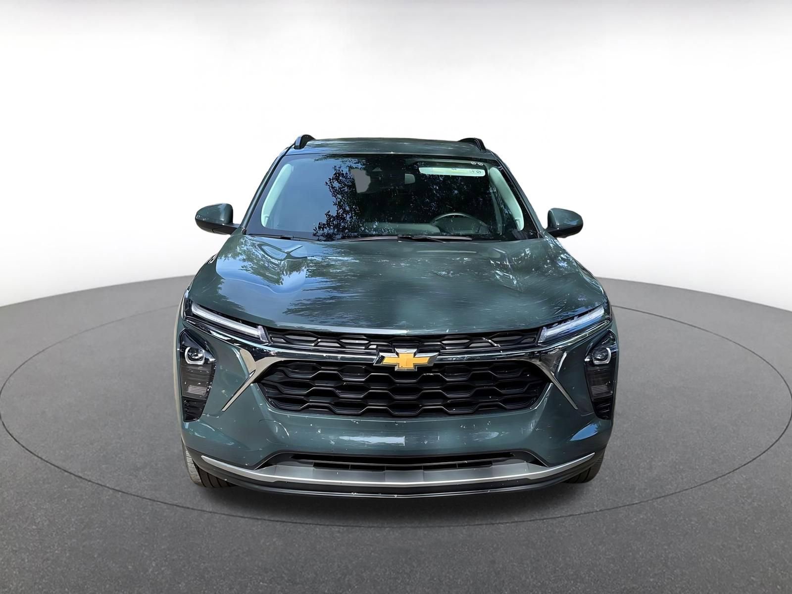 Used 2025 Chevrolet Trax LT w/ LT Convenience Package FWD image 2