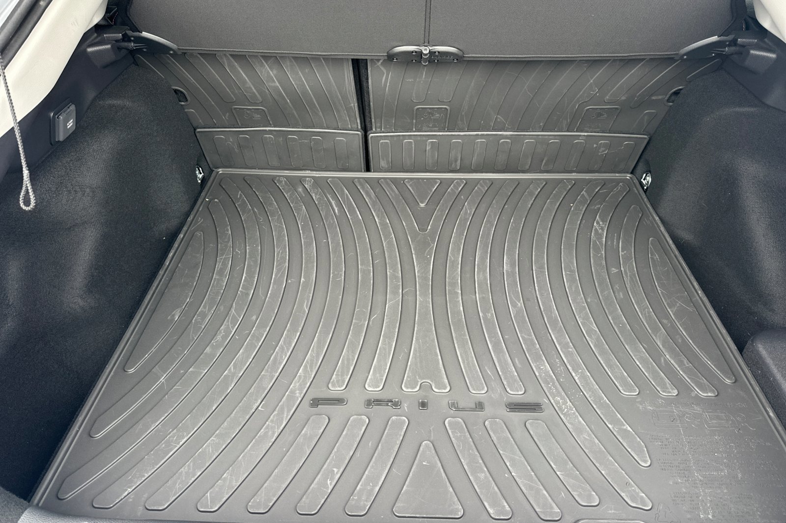 Used 2025 Toyota Prius SE image 15