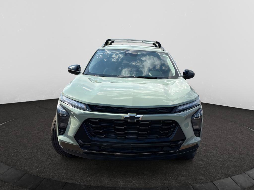 Used 2025 Chevrolet Trax ACTIV w/ Driver Confidence Package FWD image 2