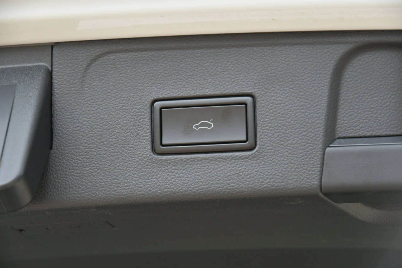 Used 2020 Volkswagen Atlas SE w/ Panoramic Sunroof Package image 40