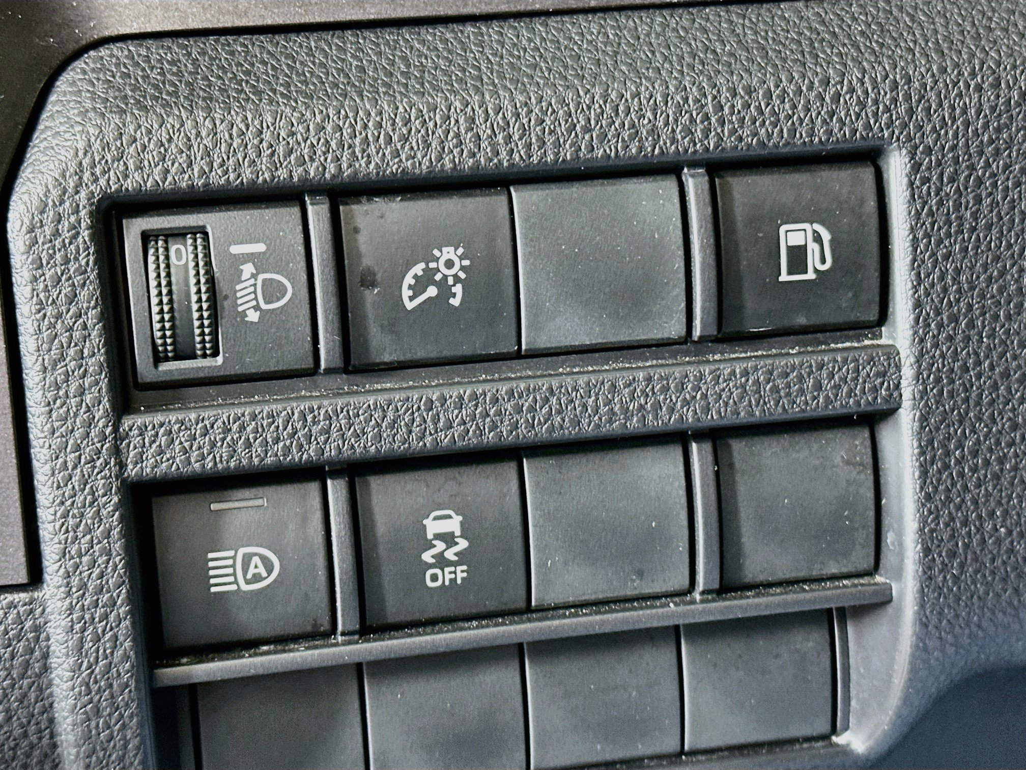 Used 2025 Toyota 4Runner SR5 AWD/4WD image 17