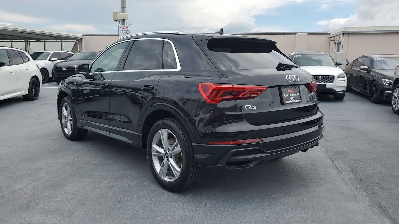 Certified 2022 Audi Q3 2.0T Premium w/ Convenience Package AWD/4WD image 4