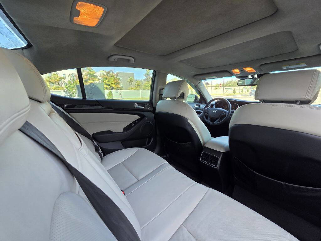 Used 2014 Kia Cadenza Premium w/ Technology Package image 29
