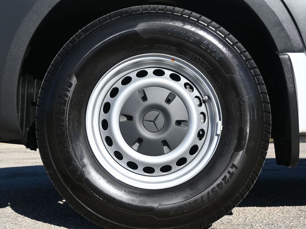 Used 2024 Mercedes-Benz Sprinter 2500 image 11