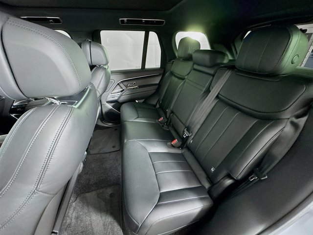Used 2025 Land Rover Range Rover SE image 24