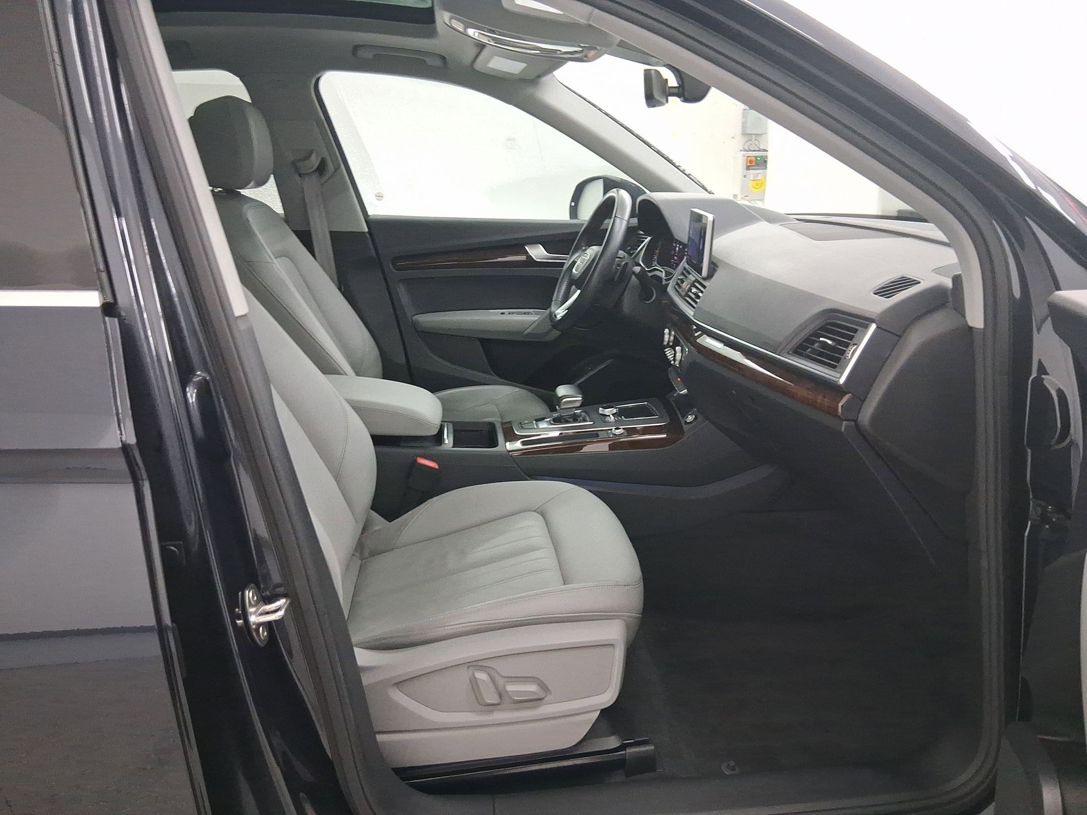 Used 2018 Audi Q5 Premium Plus w/ Premium Plus Package image 35