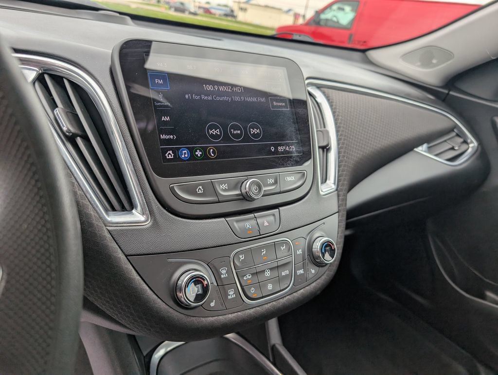 Used 2020 Chevrolet Malibu LT FWD image 18