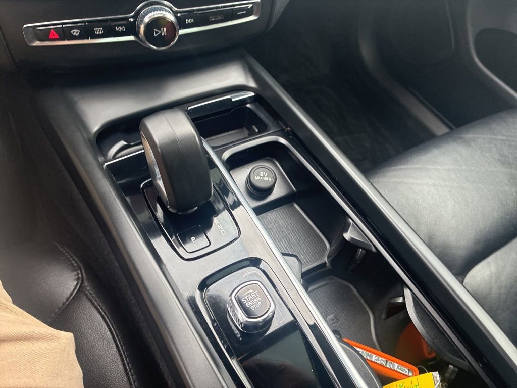 Used 2023 Volvo XC60 B5 Core w/ Climate Package image 12