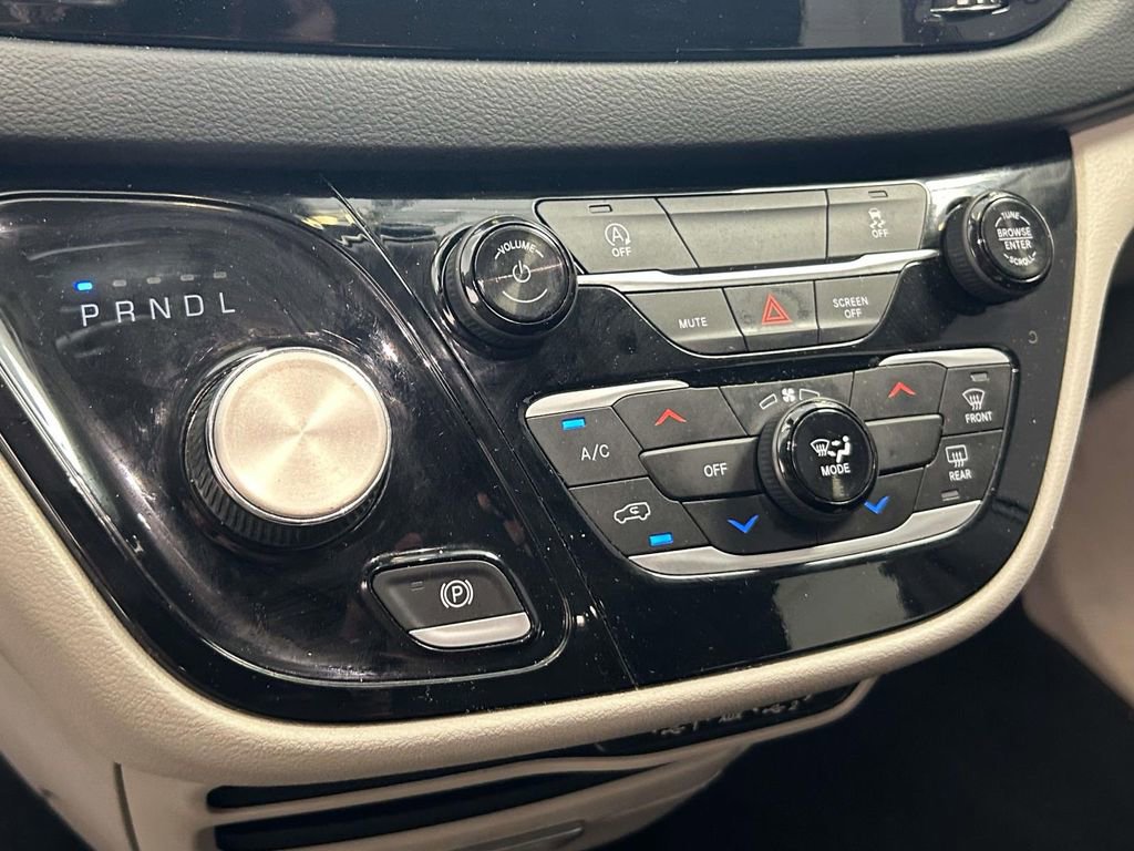 Used 2022 Chrysler Voyager LX FWD image 22