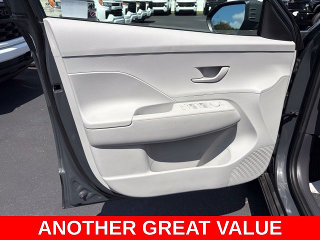 Used 2025 Hyundai Kona SEL FWD image 12