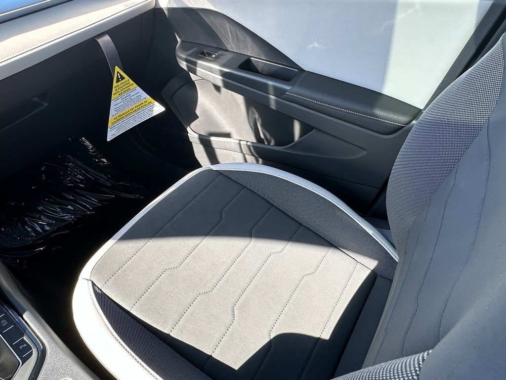 New 2025 Volkswagen Taos SE image 14