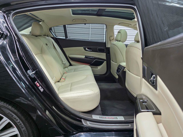Used 2015 Kia K900 Premium w/ Interior Highline Package RWD image 21
