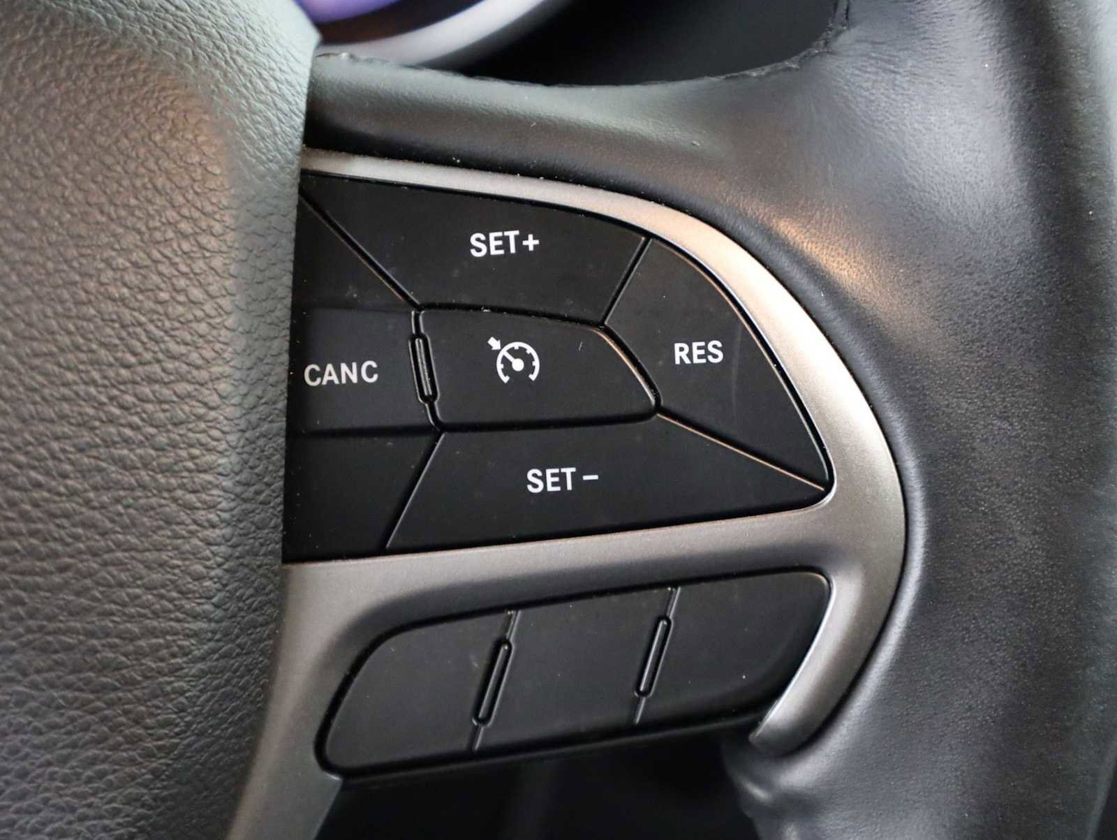 Used 2019 Jeep Grand Cherokee Altitude AWD/4WD image 26