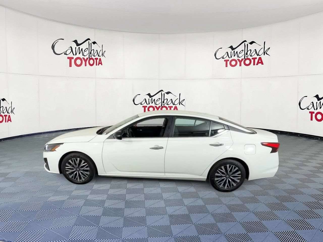 Used 2025 Nissan Altima 2.5 SV FWD image 8
