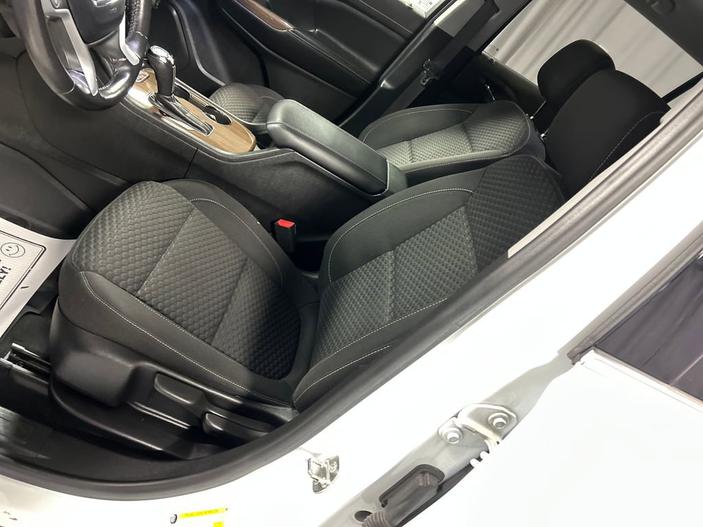 Used 2019 GMC Acadia SLE image 11