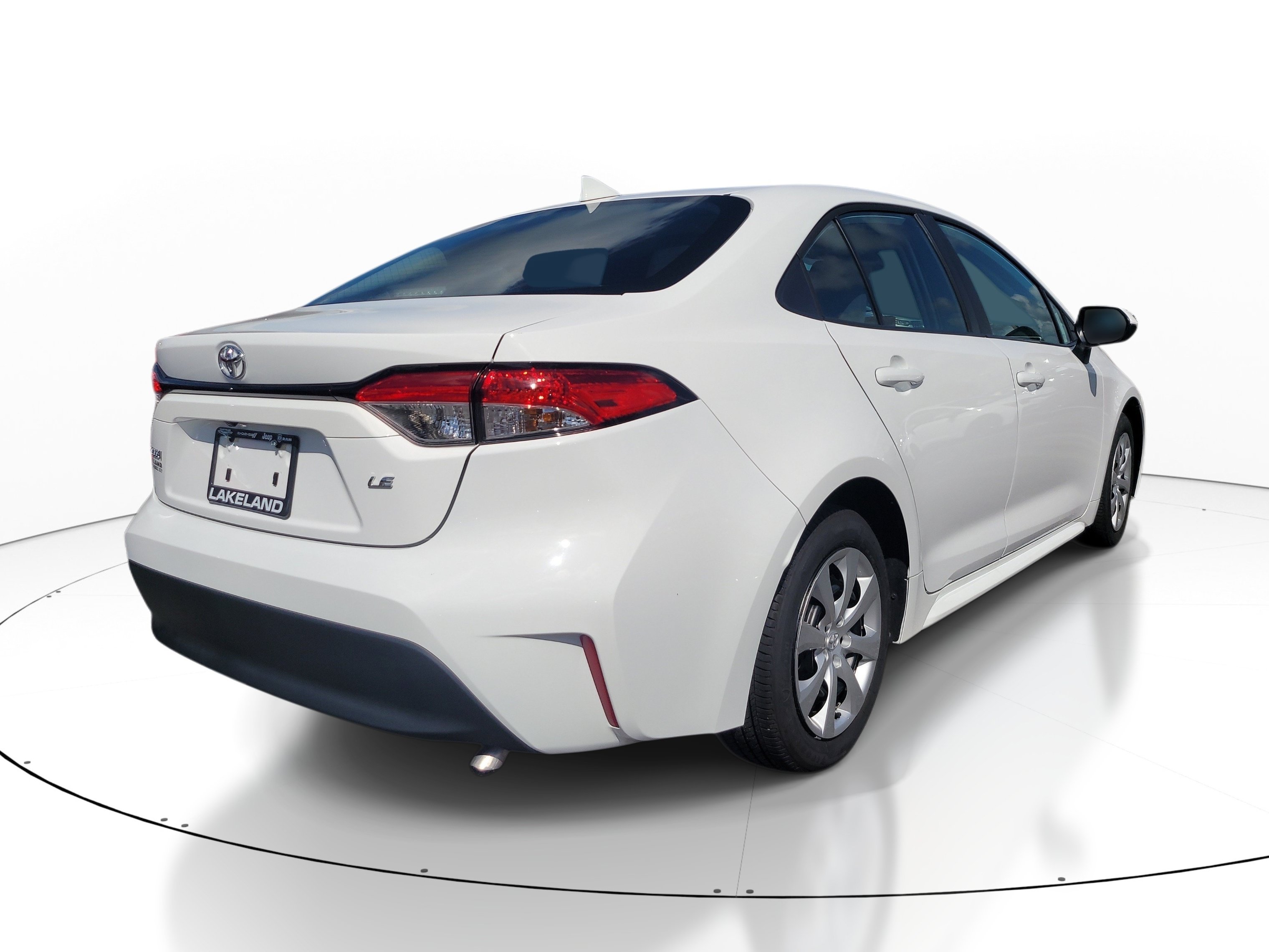 Used 2025 Toyota Corolla LE FWD image 4