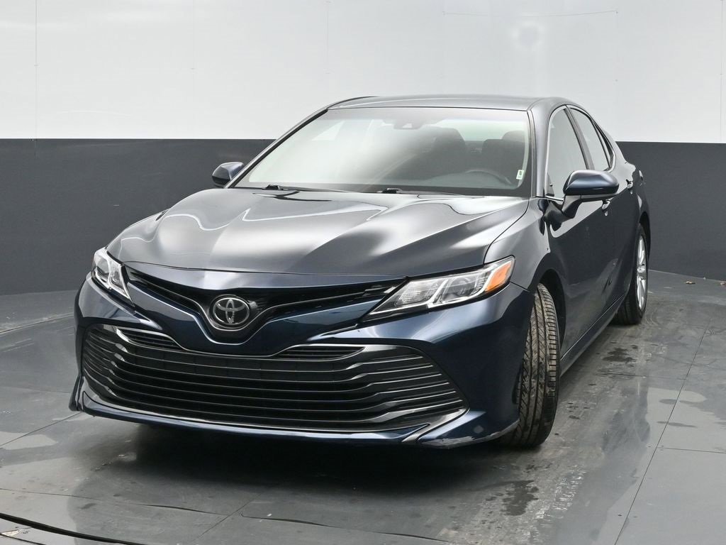 Used 2018 Toyota Camry LE image 3
