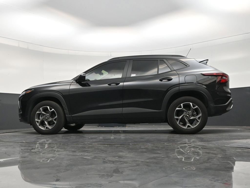 Used 2025 Chevrolet Trax LT FWD image 21